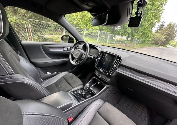Volvo XC 40 cena 129000 przebieg: 54000, rok produkcji 2018 z Poznań małe 67